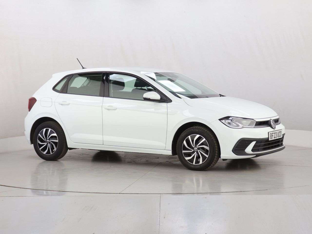 A 2023 VOLKSWAGEN POLO 1.0 TSI Life Hatchback 5dr Petrol Manual Euro 6 (s/s) (95 ps) A 2023 VOLKSWAGEN POLO 1.0 TSI Life Hatchback 5dr Petrol Manual Euro 6 (s/s) (95 ps)