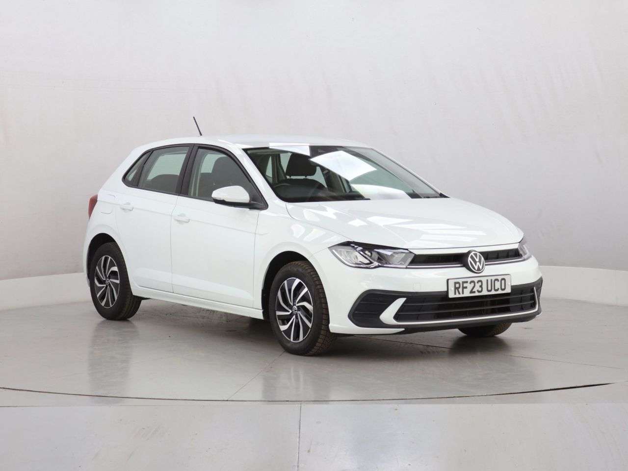 A 2023 VOLKSWAGEN POLO 1.0 TSI Life Hatchback 5dr Petrol Manual Euro 6 (s/s) (95 ps) A 2023 VOLKSWAGEN POLO 1.0 TSI Life Hatchback 5dr Petrol Manual Euro 6 (s/s) (95 ps)