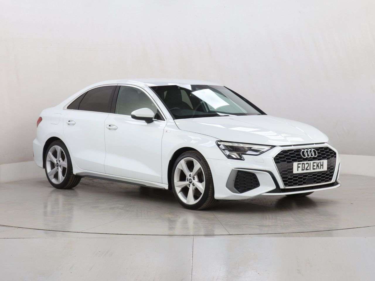 A 2021 AUDI A3 1.5 TFSI 35 S line Saloon 4dr Petrol S Tronic Euro 6 (s/s) (150 ps) A 2021 AUDI A3 1.5 TFSI 35 S line Saloon 4dr Petrol S Tronic Euro 6 (s/s) (150 ps)