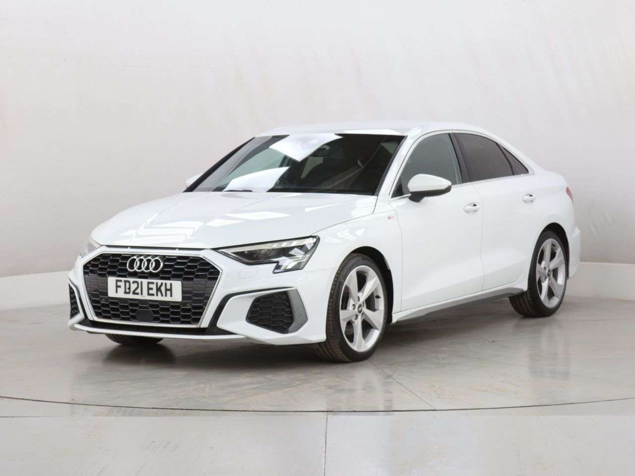 A 2021 AUDI A3 1.5 TFSI 35 S line Saloon 4dr Petrol S Tronic Euro 6 (s/s) (150 ps) A 2021 AUDI A3 1.5 TFSI 35 S line Saloon 4dr Petrol S Tronic Euro 6 (s/s) (150 ps)