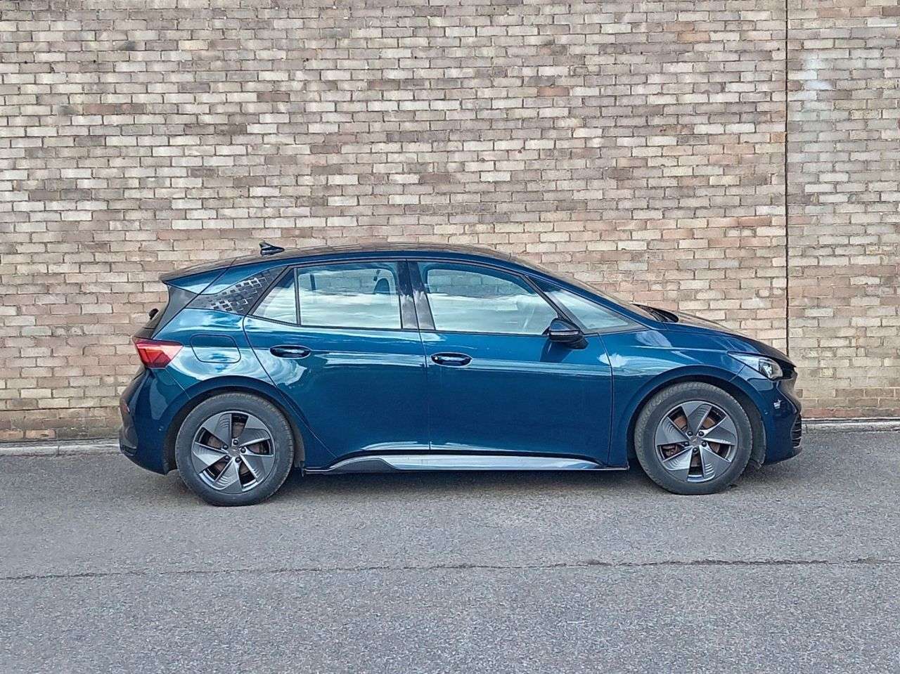 A 2022 CUPRA BORN 58kWh V1 Hatchback 5dr Electric Auto (204 ps) A 2022 CUPRA BORN 58kWh V1 Hatchback 5dr Electric Auto (204 ps)
