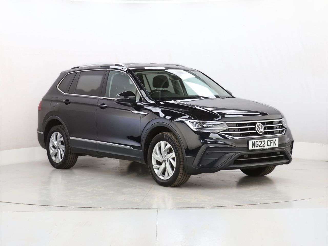 A 2022 VOLKSWAGEN TIGUAN ALLSPACE 1.5 TSI Life SUV 5dr Petrol Manual Euro 6 (s/s) (150 ps) A 2022 VOLKSWAGEN TIGUAN ALLSPACE 1.5 TSI Life SUV 5dr Petrol Manual Euro 6 (s/s) (150 ps)