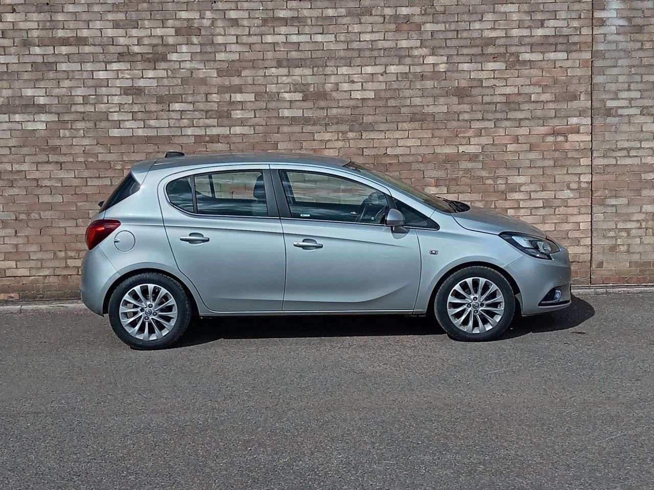 A 2018 VAUXHALL CORSA 1.4i SE Hatchback 5dr Petrol Auto Euro 6 (90 ps) A 2018 VAUXHALL CORSA 1.4i SE Hatchback 5dr Petrol Auto Euro 6 (90 ps)