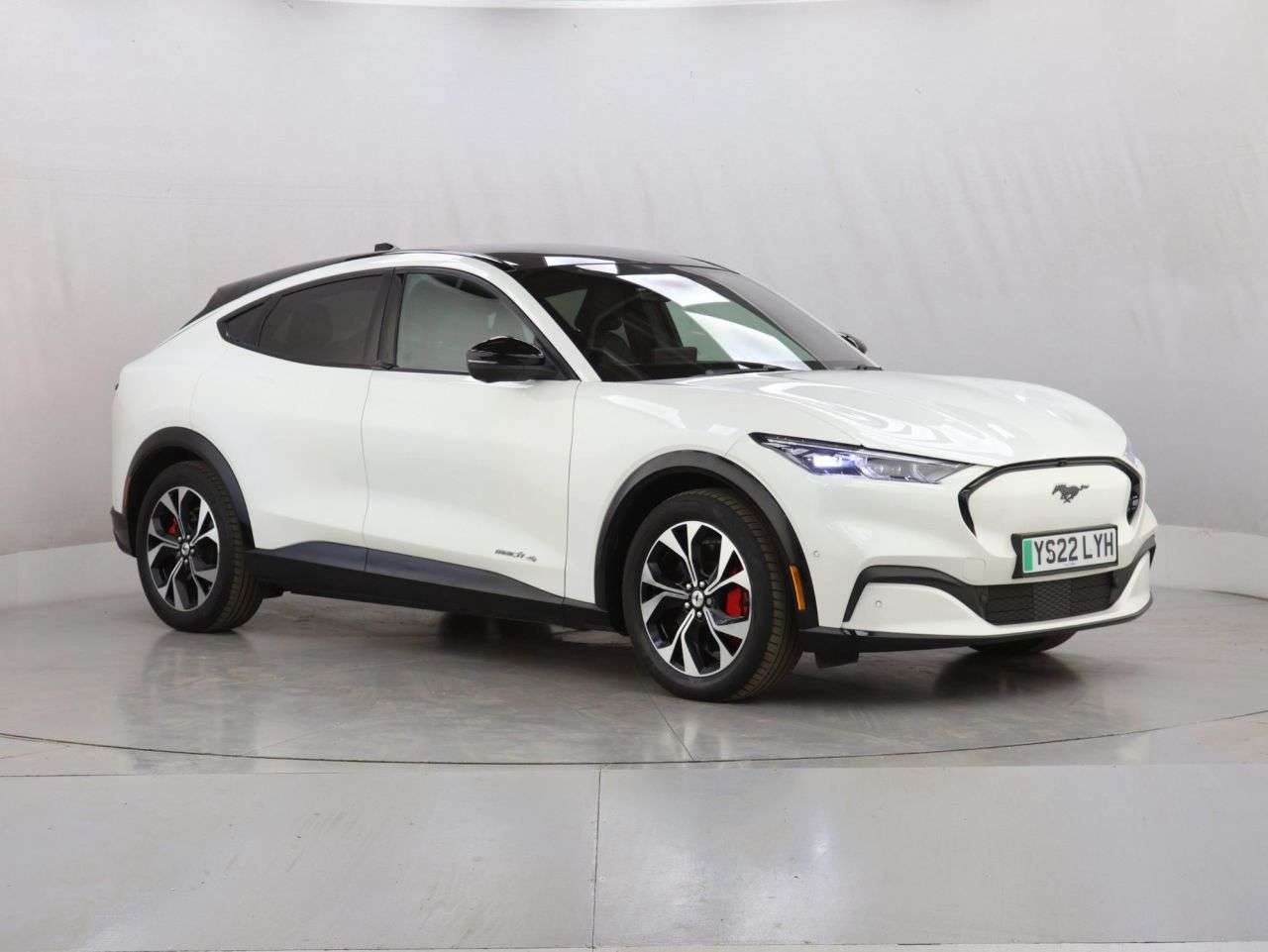 A 2022 FORD MUSTANG MACH-E Standard Range 70kWh SUV 5dr Electric Automatic AWD (269 ps) A 2022 FORD MUSTANG MACH-E Standard Range 70kWh SUV 5dr Electric Automatic AWD (269 ps)