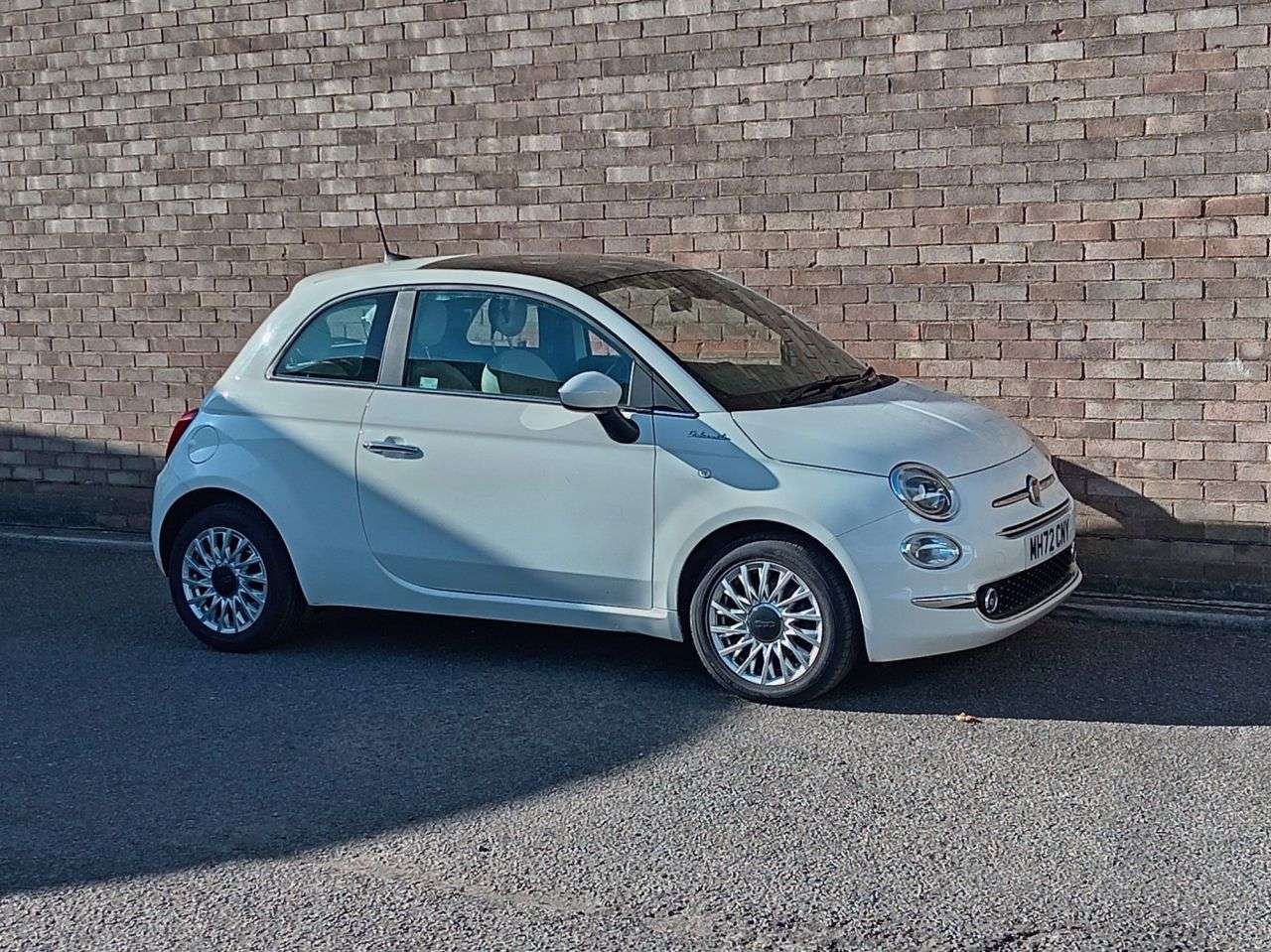 A 2023 FIAT 500 1.0 MHEV Dolcevita Hatchback 3dr Petrol Manual Euro 6 (s/s) (70 bhp) A 2023 FIAT 500 1.0 MHEV Dolcevita Hatchback 3dr Petrol Manual Euro 6 (s/s) (70 bhp)