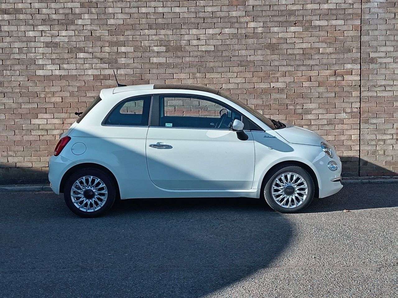 A 2023 FIAT 500 1.0 MHEV Dolcevita Hatchback 3dr Petrol Manual Euro 6 (s/s) (70 bhp) A 2023 FIAT 500 1.0 MHEV Dolcevita Hatchback 3dr Petrol Manual Euro 6 (s/s) (70 bhp)