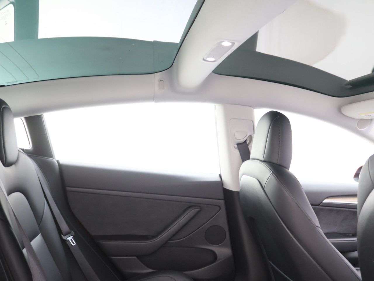 A 2021 TESLA MODEL 3 Standard Range Plus Saloon 4dr Electric Auto RWD (241 bhp) A 2021 TESLA MODEL 3 Standard Range Plus Saloon 4dr Electric Auto RWD (241 bhp)