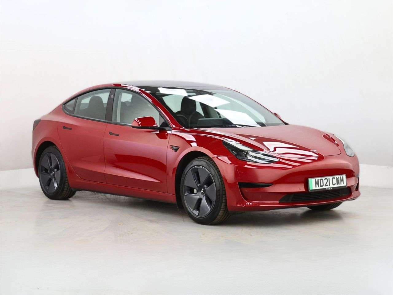 A 2021 TESLA MODEL 3 Standard Range Plus Saloon 4dr Electric Auto RWD (241 bhp) A 2021 TESLA MODEL 3 Standard Range Plus Saloon 4dr Electric Auto RWD (241 bhp)