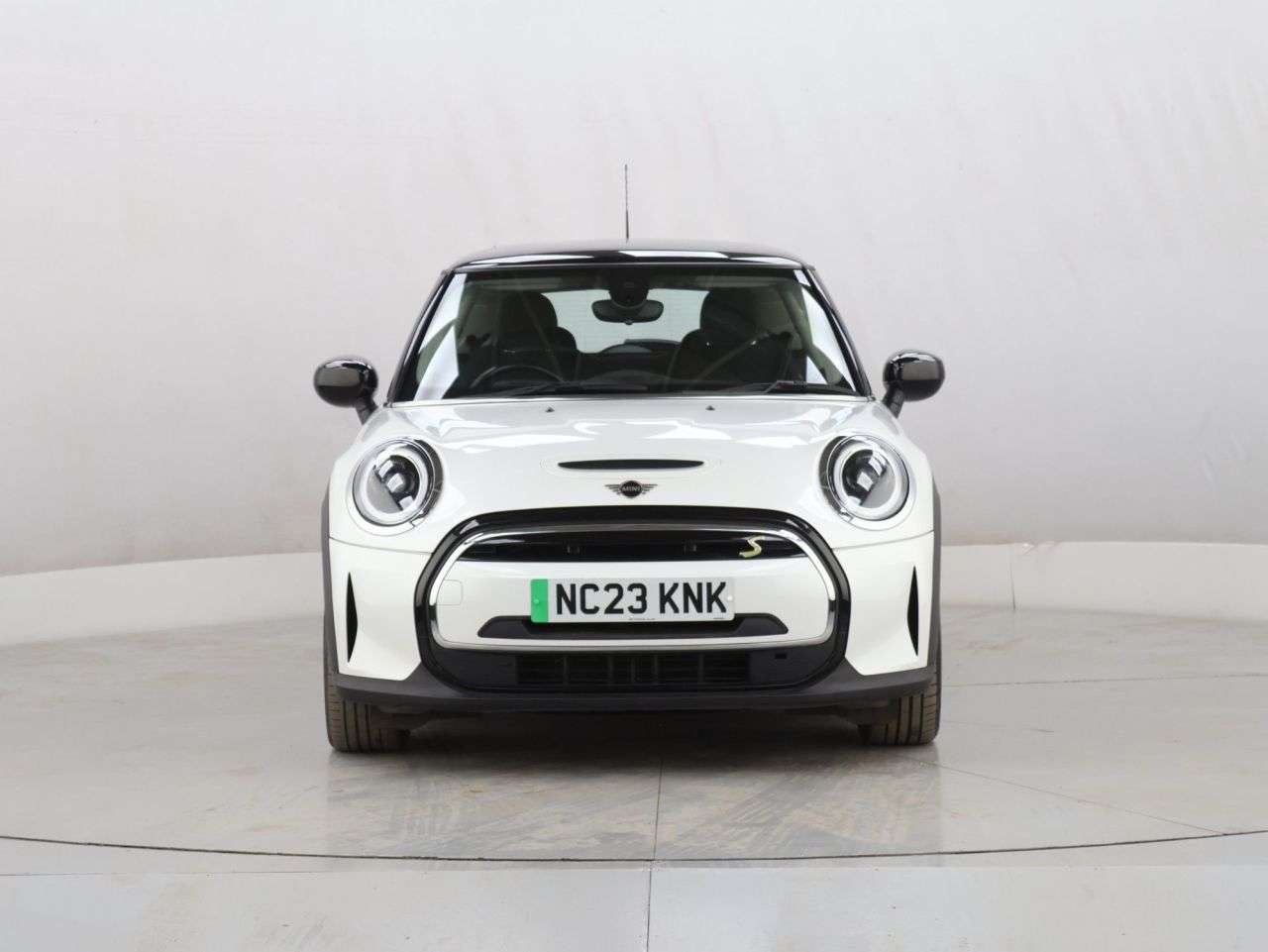 A 2023 MINI ELECTRIC HATCH Cooper SE 32.6kWh Level 1 Hatchback 3dr Electric Auto (184 ps) A 2023 MINI ELECTRIC HATCH Cooper SE 32.6kWh Level 1 Hatchback 3dr Electric Auto (184 ps)