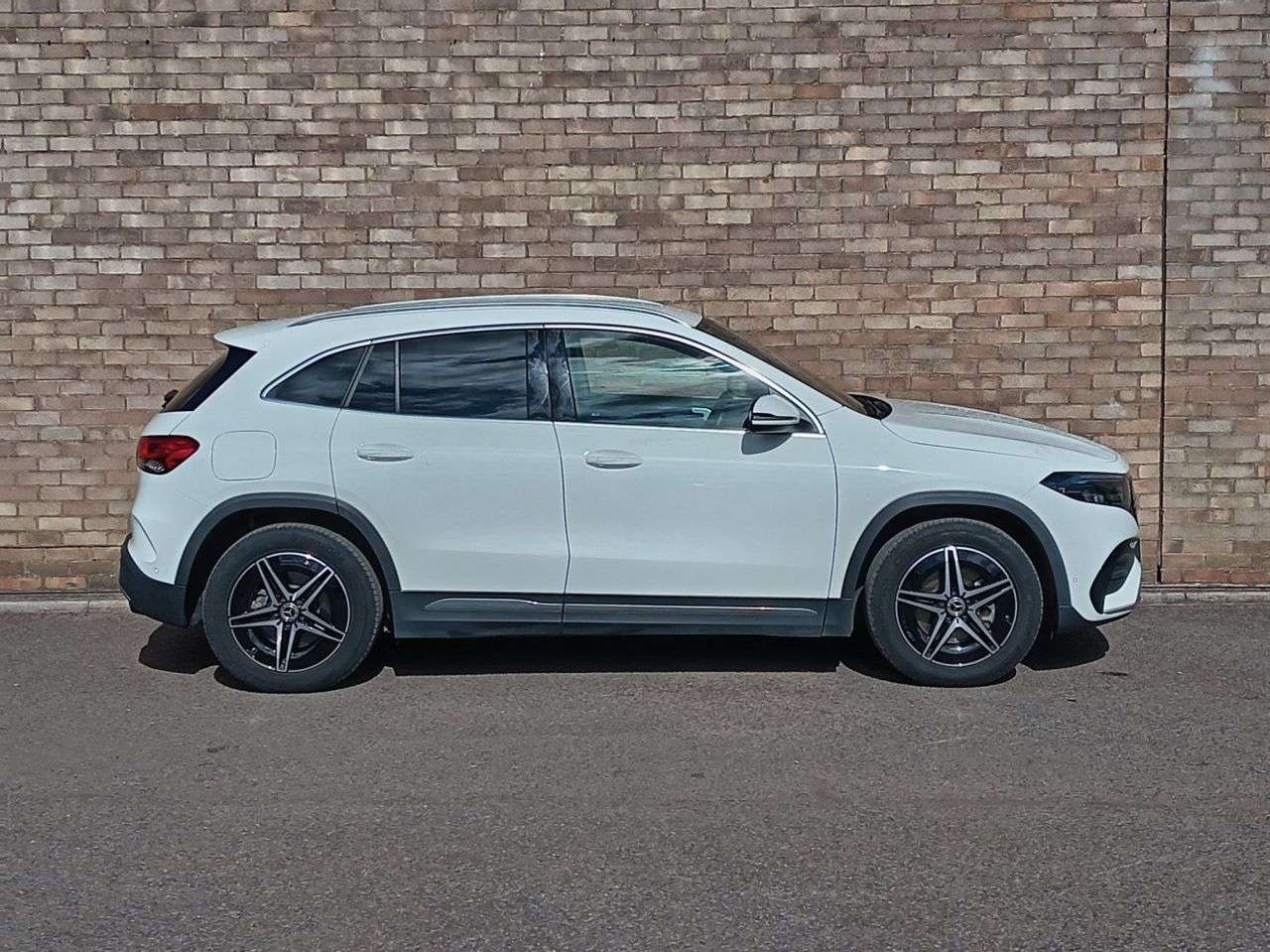 A 2023 MERCEDES-BENZ EQA EQA 350 66.5kWh AMG Line SUV 5dr Electric Auto 4MATIC (292 ps) A 2023 MERCEDES-BENZ EQA EQA 350 66.5kWh AMG Line SUV 5dr Electric Auto 4MATIC (292 ps)