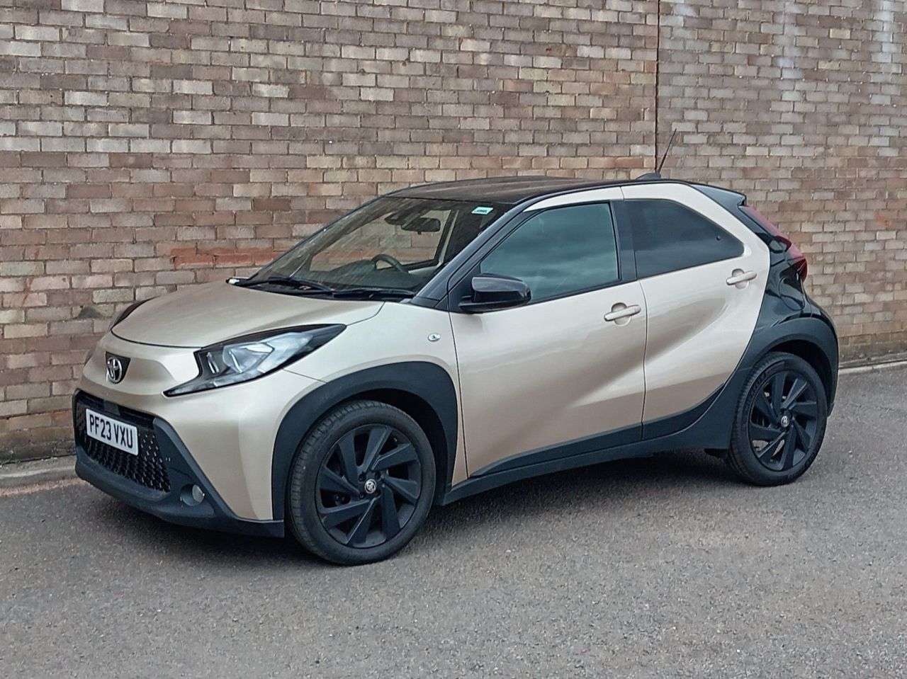 A 2023 TOYOTA AYGO X 1.0 VVT-i Edge Hatchback 5dr Petrol Manual Euro 6 (s/s) (72 ps) A 2023 TOYOTA AYGO X 1.0 VVT-i Edge Hatchback 5dr Petrol Manual Euro 6 (s/s) (72 ps)