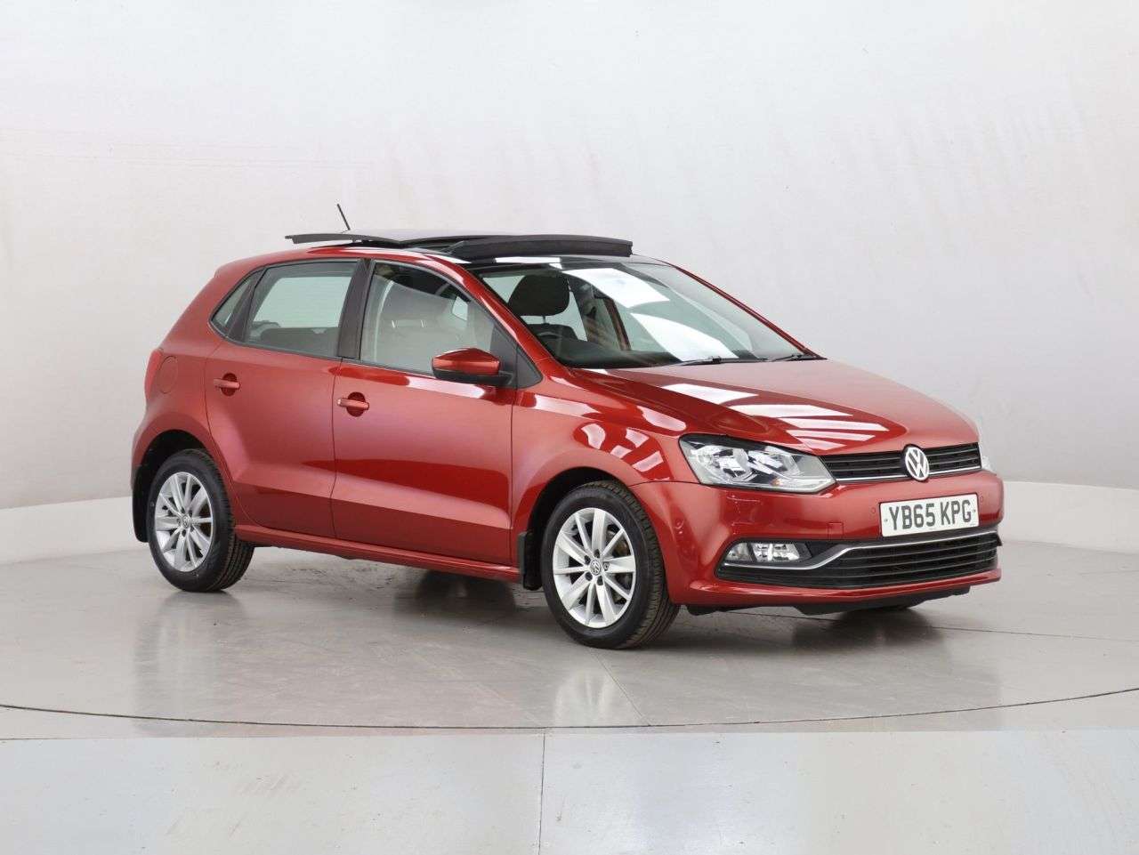 A 2015 VOLKSWAGEN POLO 1.2 TSI BlueMotion Tech SE Hatchback 5dr Petrol Manual Euro 6 (s/s) (90 ps) A 2015 VOLKSWAGEN POLO 1.2 TSI BlueMotion Tech SE Hatchback 5dr Petrol Manual Euro 6 (s/s) (90 ps)