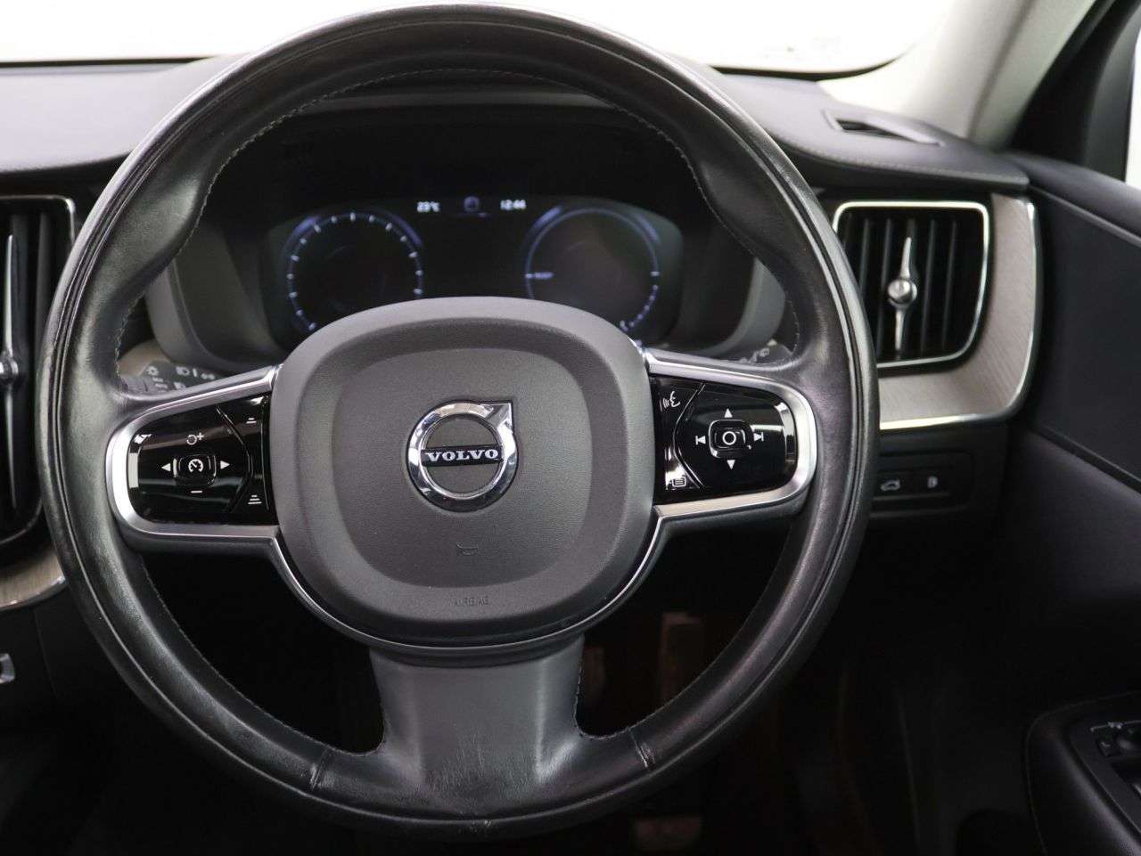 2019 VOLVO XC60 2019 VOLVO XC60