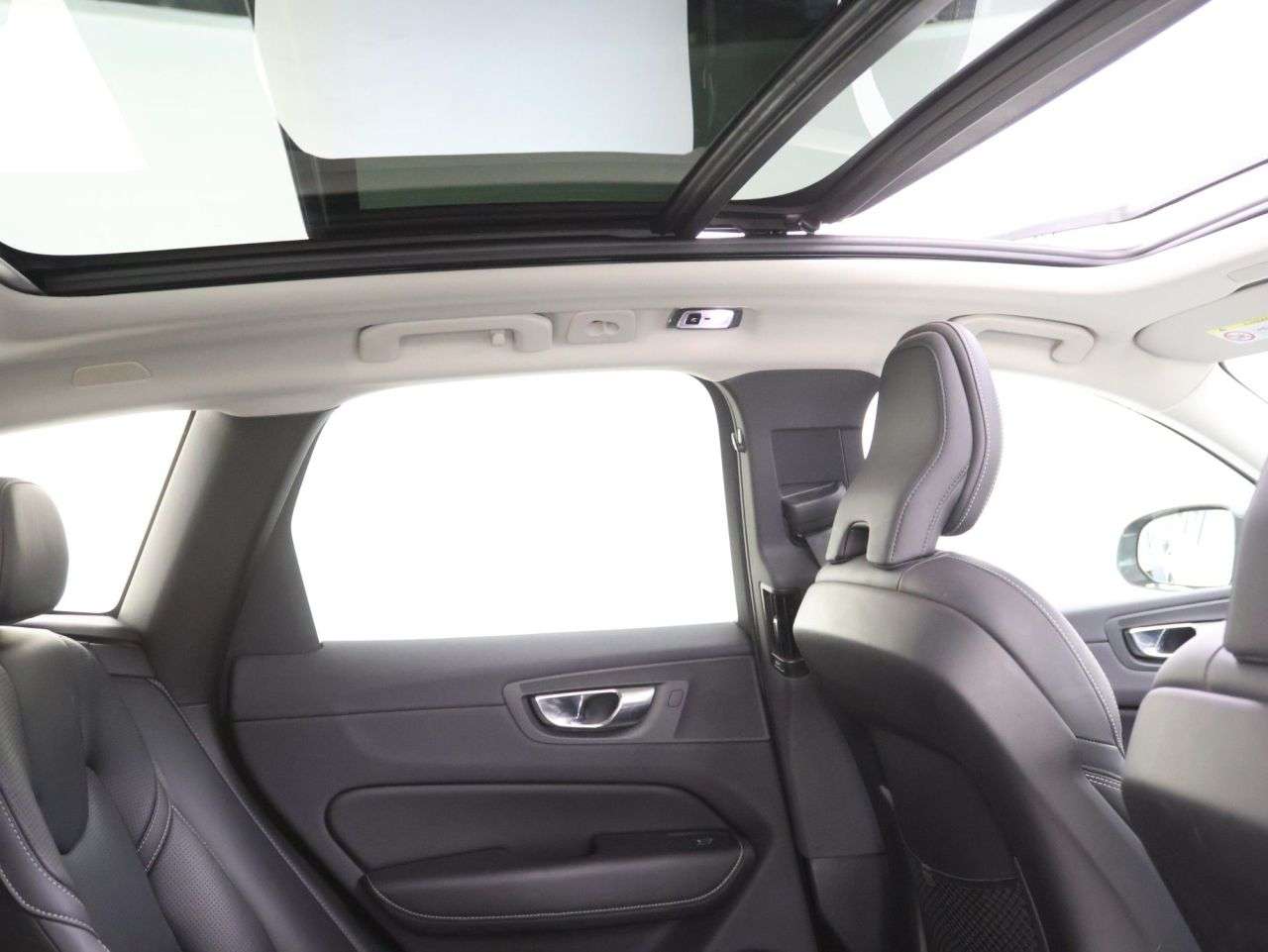 A 2019 VOLVO XC60 2.0h T8 Twin Engine 11.6kWh Inscription Pro SUV 5dr Petrol Plug-in Hybrid A A 2019 VOLVO XC60 2.0h T8 Twin Engine 11.6kWh Inscription Pro SUV 5dr Petrol Plug-in Hybrid A