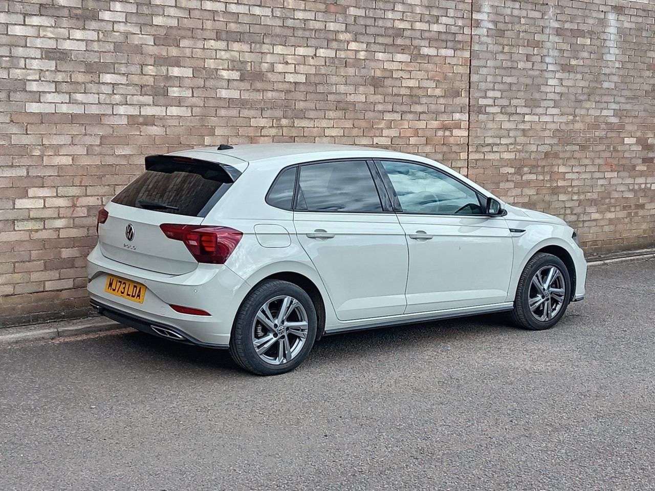 A 2023 VOLKSWAGEN POLO 1.0 TSI R-Line Hatchback 5dr Petrol DSG Euro 6 (s/s) (110 ps) A 2023 VOLKSWAGEN POLO 1.0 TSI R-Line Hatchback 5dr Petrol DSG Euro 6 (s/s) (110 ps)