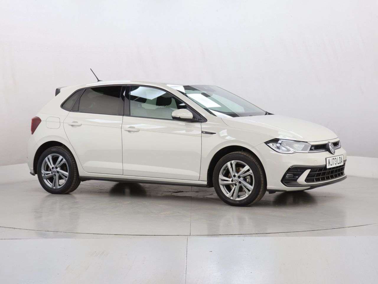 A 2023 VOLKSWAGEN POLO 1.0 TSI R-Line Hatchback 5dr Petrol DSG Euro 6 (s/s) (110 ps) A 2023 VOLKSWAGEN POLO 1.0 TSI R-Line Hatchback 5dr Petrol DSG Euro 6 (s/s) (110 ps)