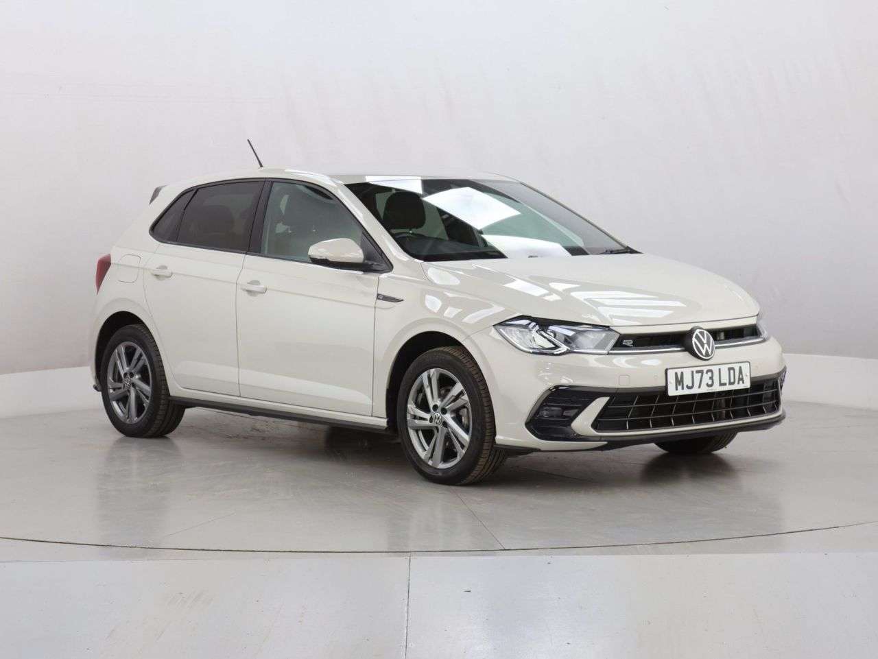 A 2023 VOLKSWAGEN POLO 1.0 TSI R-Line Hatchback 5dr Petrol DSG Euro 6 (s/s) (110 ps) A 2023 VOLKSWAGEN POLO 1.0 TSI R-Line Hatchback 5dr Petrol DSG Euro 6 (s/s) (110 ps)