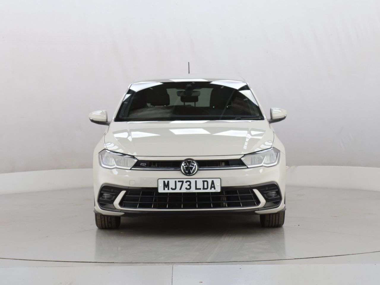 A 2023 VOLKSWAGEN POLO 1.0 TSI R-Line Hatchback 5dr Petrol DSG Euro 6 (s/s) (110 ps) A 2023 VOLKSWAGEN POLO 1.0 TSI R-Line Hatchback 5dr Petrol DSG Euro 6 (s/s) (110 ps)
