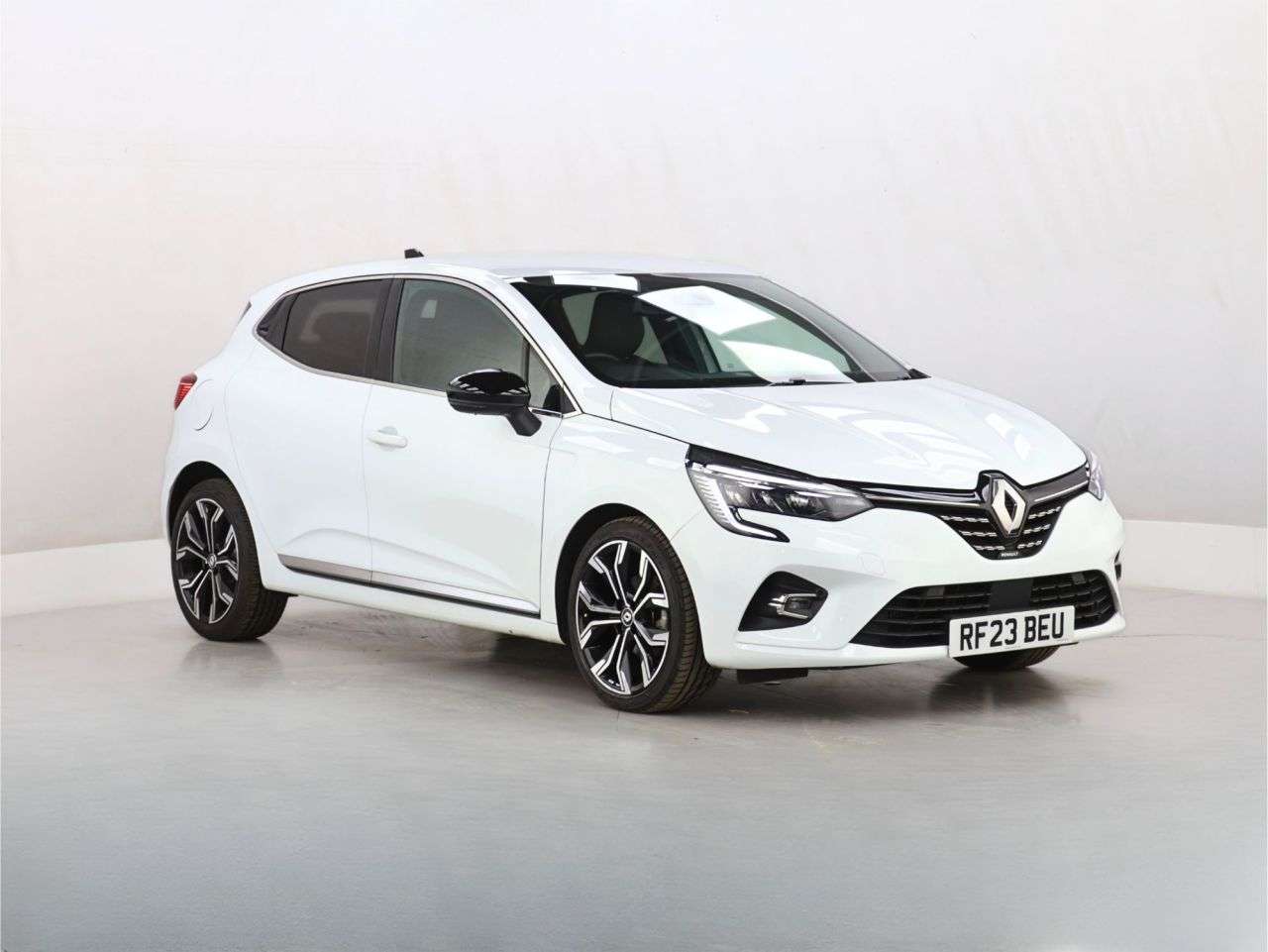 A 2023 RENAULT CLIO 1.0 TCe Techno Hatchback 5dr Petrol Manual Euro 6 (s/s) (90 ps) A 2023 RENAULT CLIO 1.0 TCe Techno Hatchback 5dr Petrol Manual Euro 6 (s/s) (90 ps)