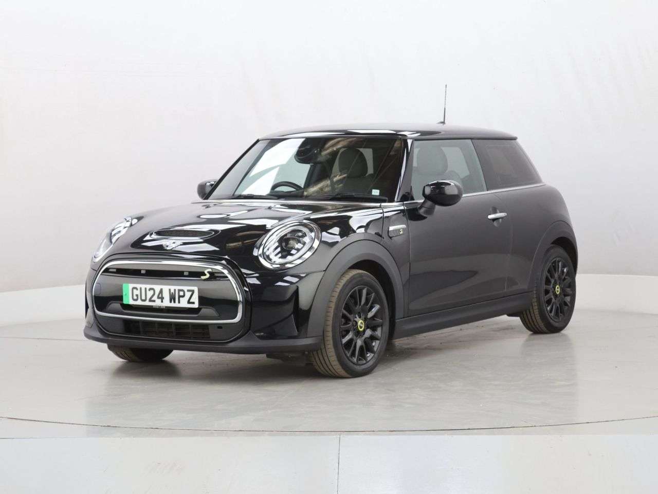 A 2024 MINI ELECTRIC HATCH Cooper SE 32.6kWh Level 2 Hatchback 3dr Electric Auto (184 ps) A 2024 MINI ELECTRIC HATCH Cooper SE 32.6kWh Level 2 Hatchback 3dr Electric Auto (184 ps)