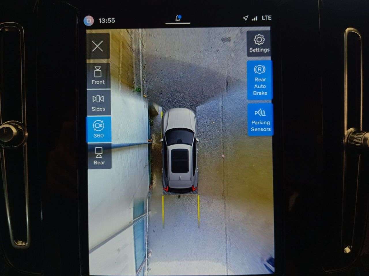 A 2023 VOLVO XC40 2.0 B3 MHEV Plus Dark SUV 5dr Petrol Hybrid DCT Auto Euro 6 (s/s) (163 ps) A 2023 VOLVO XC40 2.0 B3 MHEV Plus Dark SUV 5dr Petrol Hybrid DCT Auto Euro 6 (s/s) (163 ps)