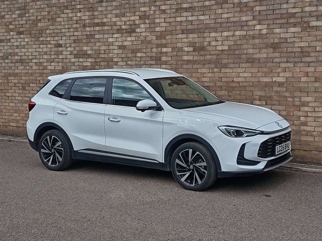 A 2025 MG MG ZS 1.5 Hybrid+ Trophy SUV 5dr Petrol Hybrid Auto Euro 6 (s/s) (196 ps) A 2025 MG MG ZS 1.5 Hybrid+ Trophy SUV 5dr Petrol Hybrid Auto Euro 6 (s/s) (196 ps)