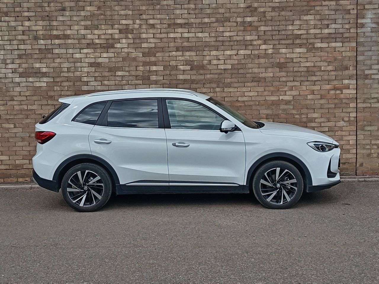 A 2025 MG MG ZS 1.5 Hybrid+ Trophy SUV 5dr Petrol Hybrid Auto Euro 6 (s/s) (196 ps) A 2025 MG MG ZS 1.5 Hybrid+ Trophy SUV 5dr Petrol Hybrid Auto Euro 6 (s/s) (196 ps)