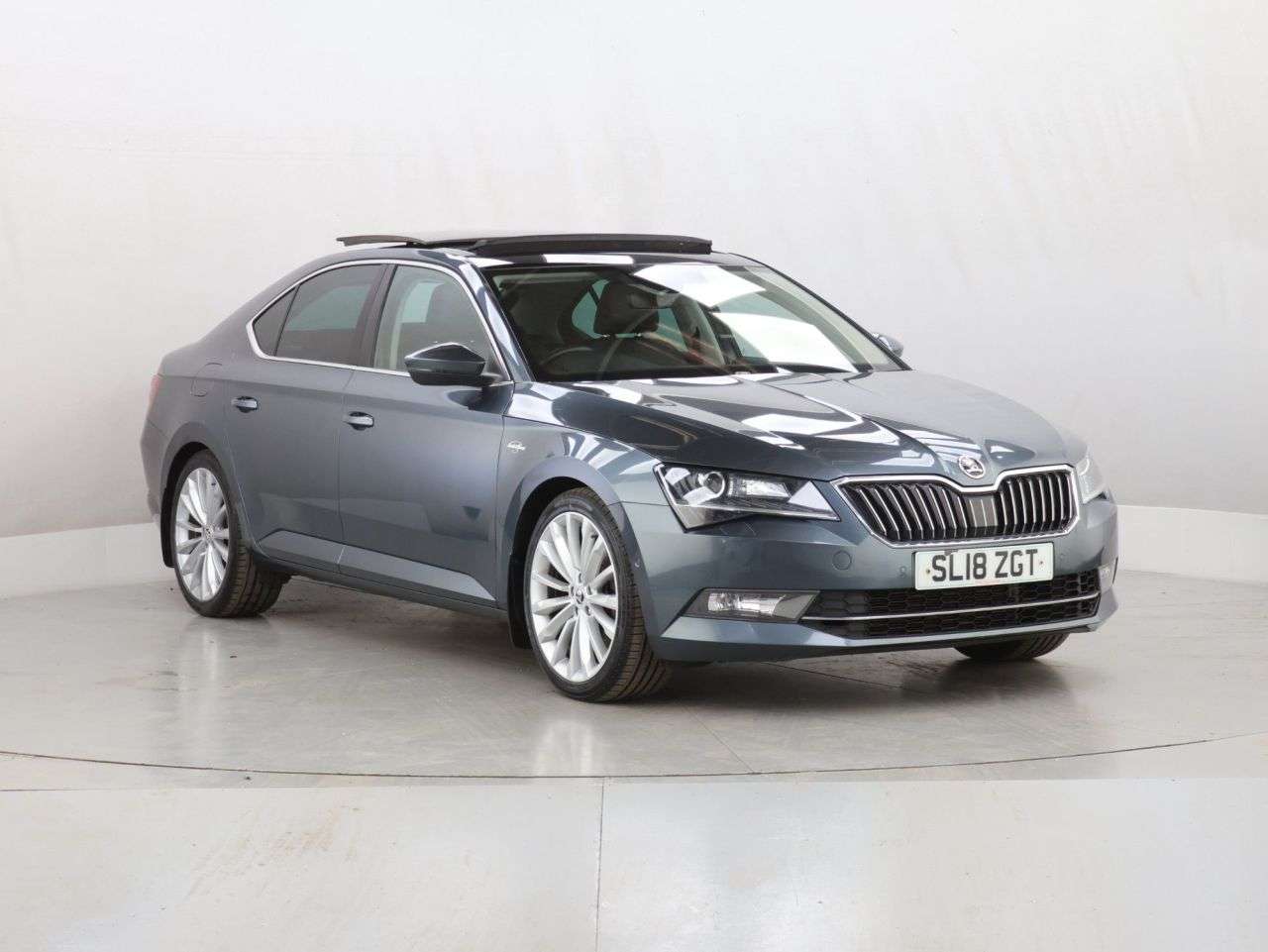 A 2018 SKODA SUPERB 2.0 TSI Laurin & Klement Hatchback 5dr Petrol DSG 4WD Euro 6 (s/s) (280 ps) A 2018 SKODA SUPERB 2.0 TSI Laurin & Klement Hatchback 5dr Petrol DSG 4WD Euro 6 (s/s) (280 ps)
