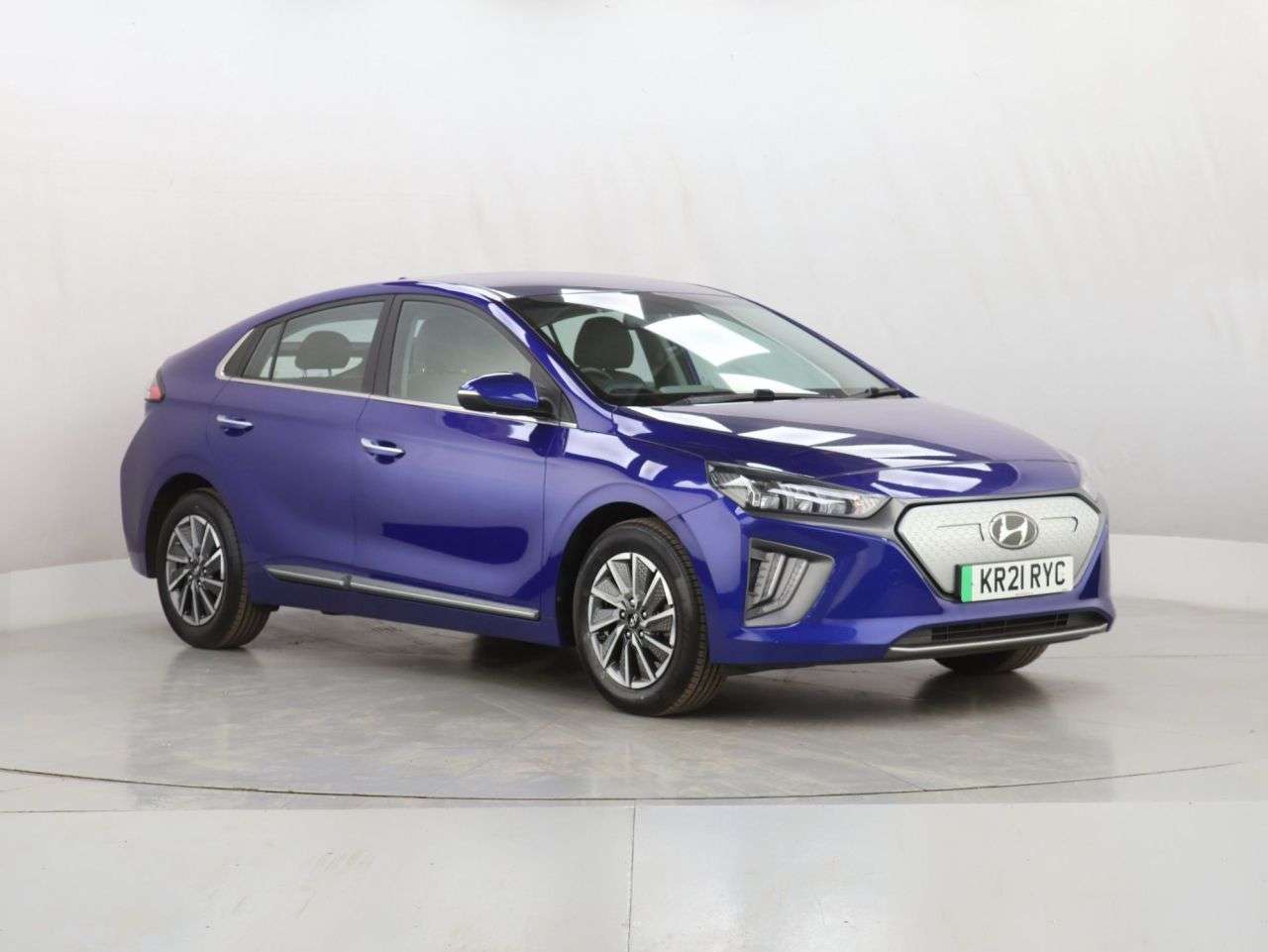 A 2021 HYUNDAI IONIQ 38.3kWh Premium Hatchback 5dr Electric Auto (136 ps) A 2021 HYUNDAI IONIQ 38.3kWh Premium Hatchback 5dr Electric Auto (136 ps)