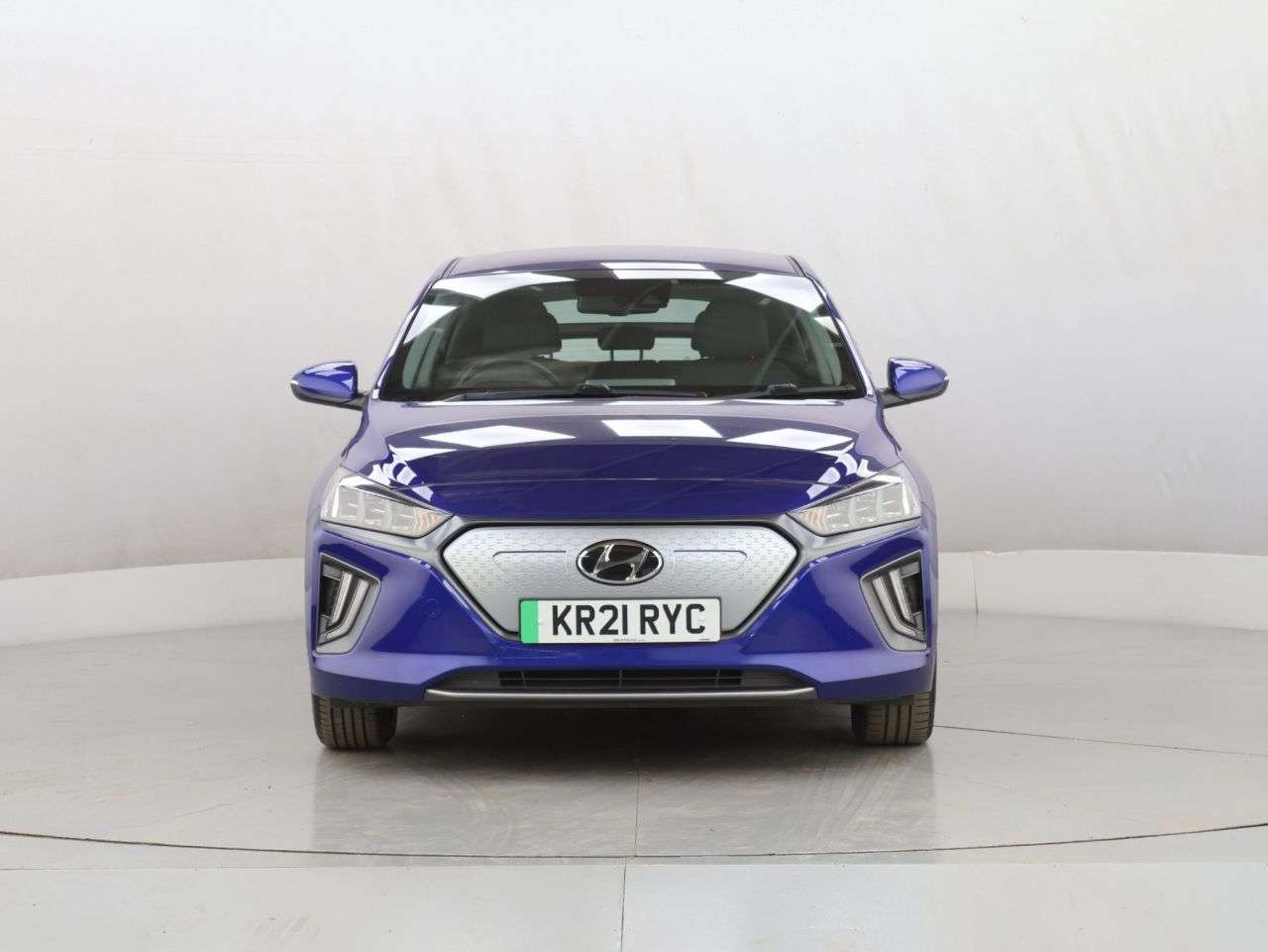 A 2021 HYUNDAI IONIQ 38.3kWh Premium Hatchback 5dr Electric Auto (136 ps) A 2021 HYUNDAI IONIQ 38.3kWh Premium Hatchback 5dr Electric Auto (136 ps)