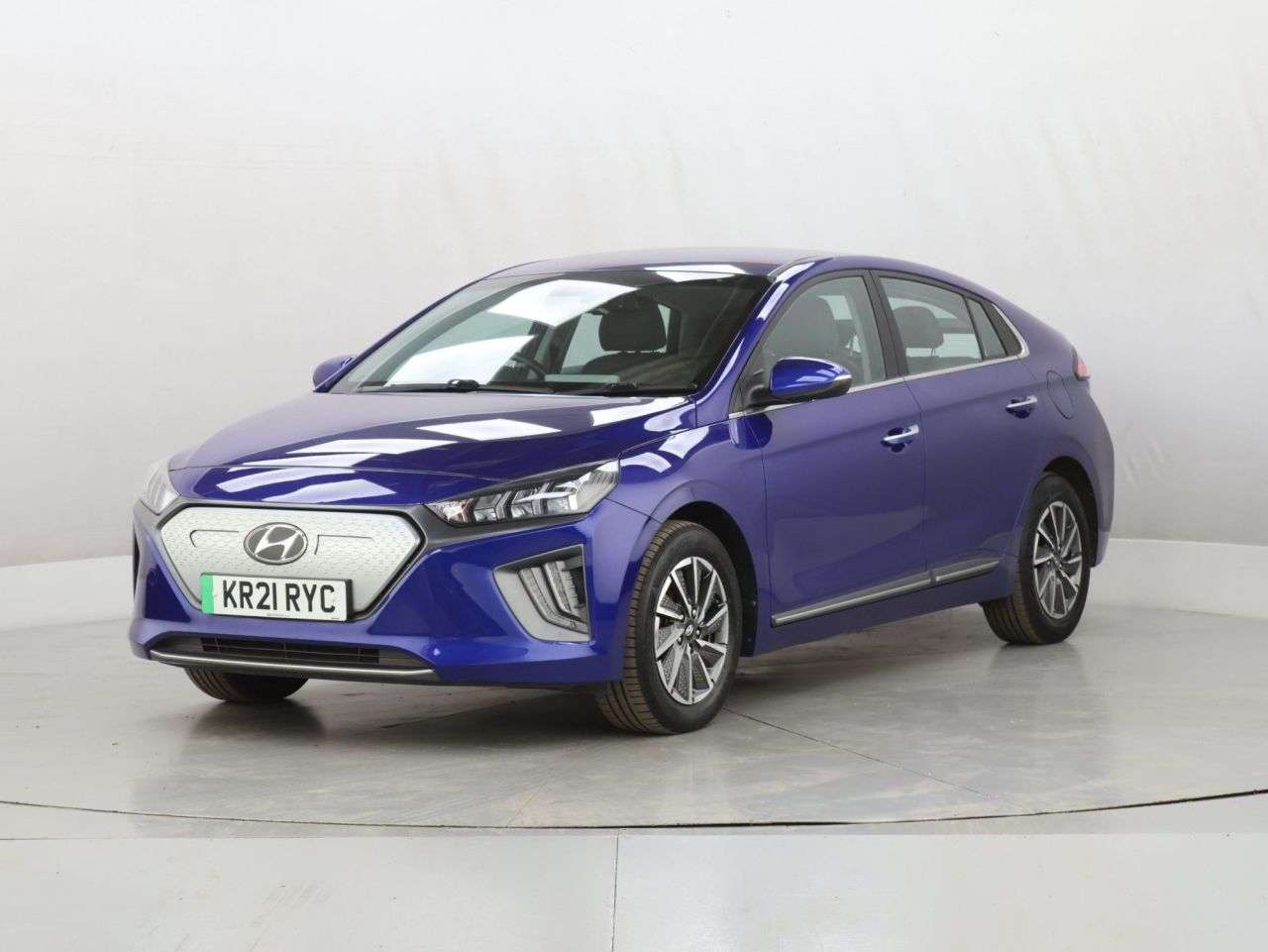 A 2021 HYUNDAI IONIQ 38.3kWh Premium Hatchback 5dr Electric Auto (136 ps) A 2021 HYUNDAI IONIQ 38.3kWh Premium Hatchback 5dr Electric Auto (136 ps)