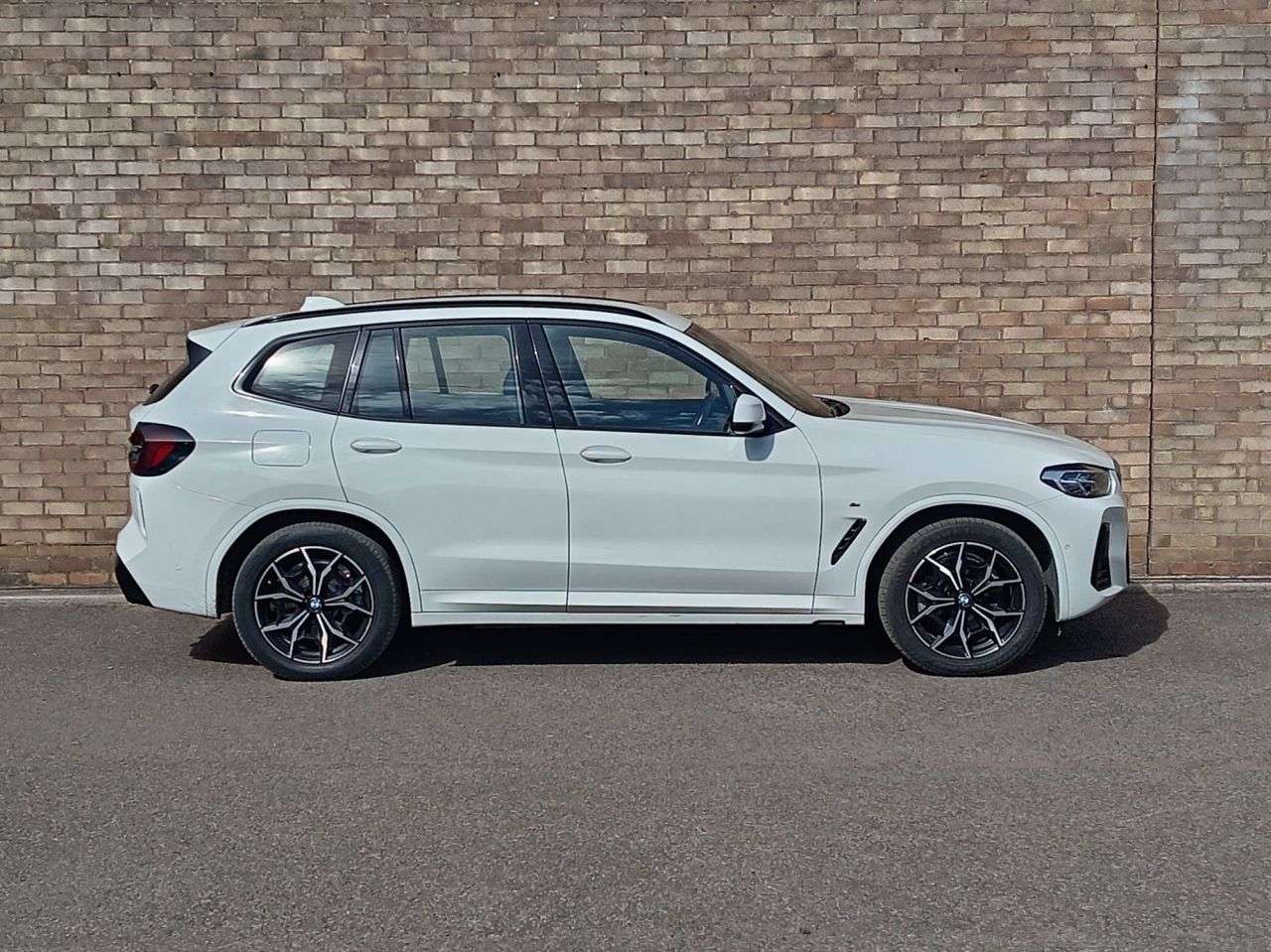 A 2022 BMW X3 2.0 20i MHT M Sport SUV 5dr Petrol Hybrid Auto xDrive Euro 6 (s/s) (184 ps) A 2022 BMW X3 2.0 20i MHT M Sport SUV 5dr Petrol Hybrid Auto xDrive Euro 6 (s/s) (184 ps)