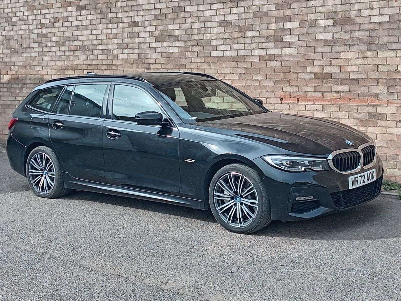 A 2022 BMW 3 SERIES 2.0 330e 12kWh M Sport Touring 5dr Petrol Plug-in Hybrid Auto Euro 6 (s/s) A 2022 BMW 3 SERIES 2.0 330e 12kWh M Sport Touring 5dr Petrol Plug-in Hybrid Auto Euro 6 (s/s)