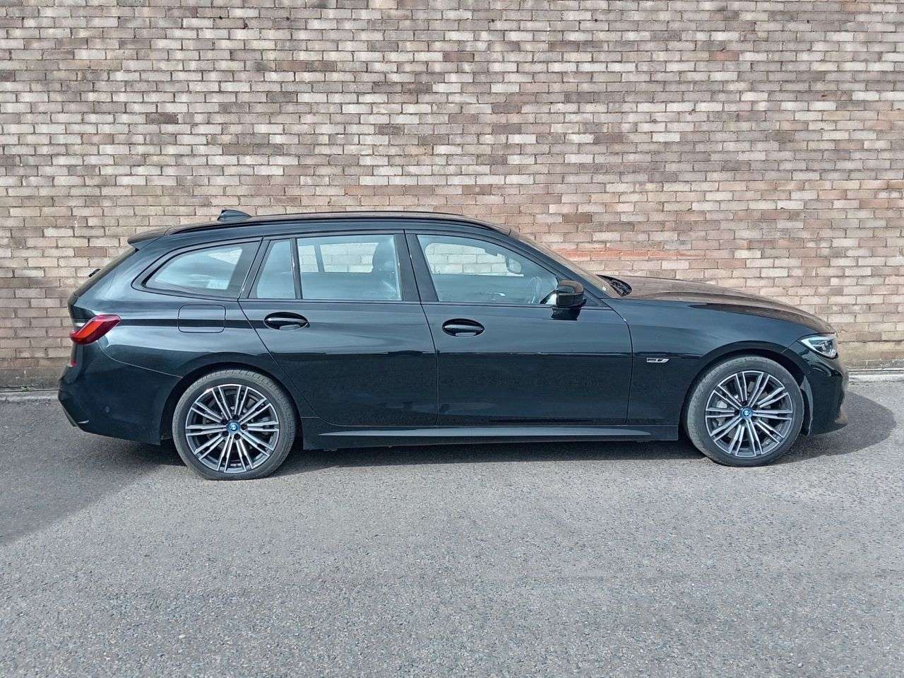 A 2022 BMW 3 SERIES 2.0 330e 12kWh M Sport Touring 5dr Petrol Plug-in Hybrid Auto Euro 6 (s/s) A 2022 BMW 3 SERIES 2.0 330e 12kWh M Sport Touring 5dr Petrol Plug-in Hybrid Auto Euro 6 (s/s)