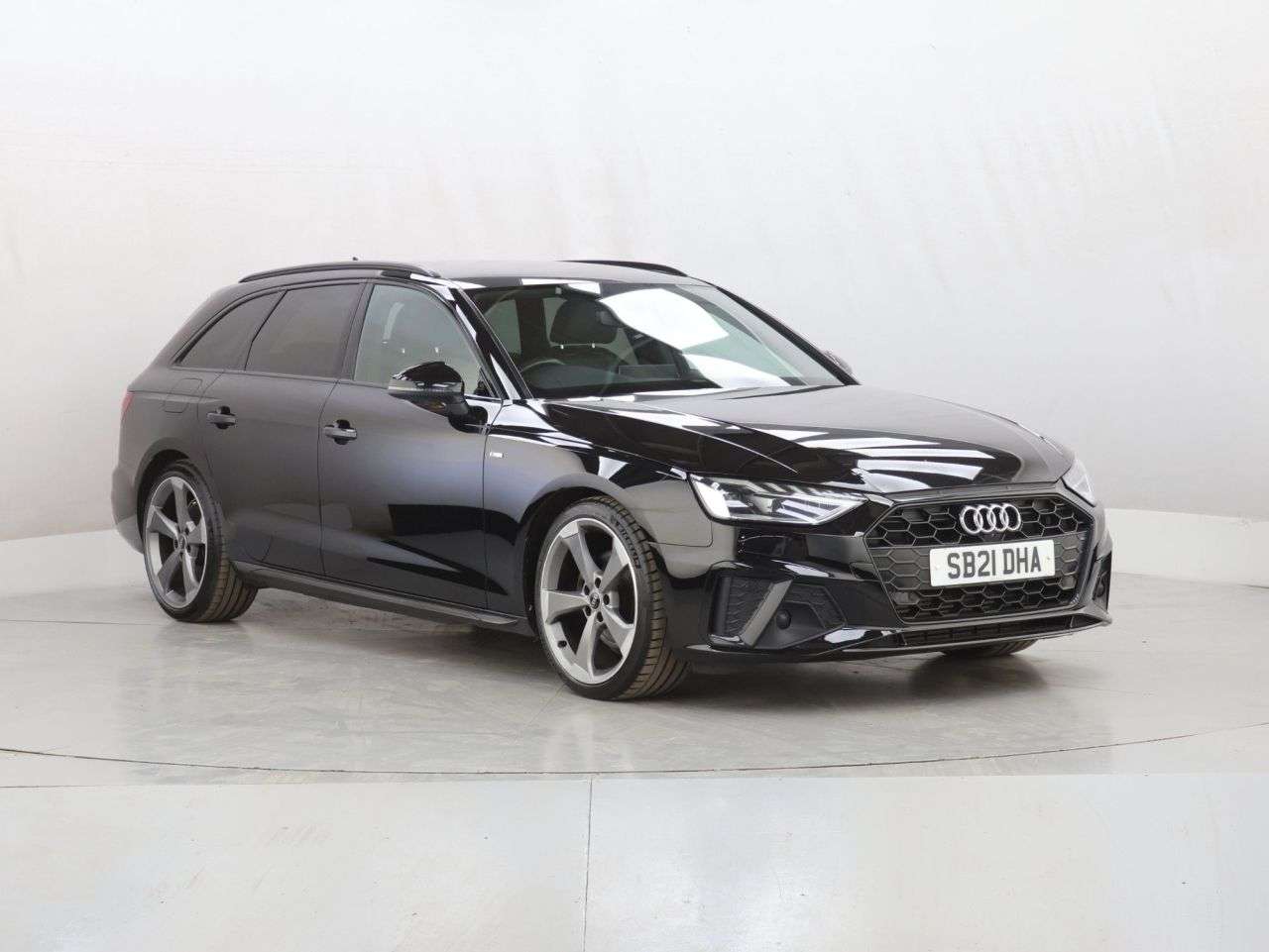 A 2021 AUDI A4 AVANT 2.0 TFSI 35 Black Edition Estate 5dr Petrol S Tronic Euro 6 (s/s) (150 ps) A 2021 AUDI A4 AVANT 2.0 TFSI 35 Black Edition Estate 5dr Petrol S Tronic Euro 6 (s/s) (150 ps)