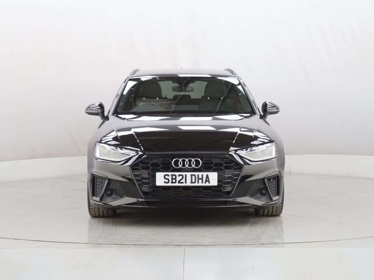 A 2021 AUDI A4 AVANT 2.0 TFSI 35 Black Edition Estate 5dr Petrol S Tronic Euro 6 (s/s) (150 ps) A 2021 AUDI A4 AVANT 2.0 TFSI 35 Black Edition Estate 5dr Petrol S Tronic Euro 6 (s/s) (150 ps)