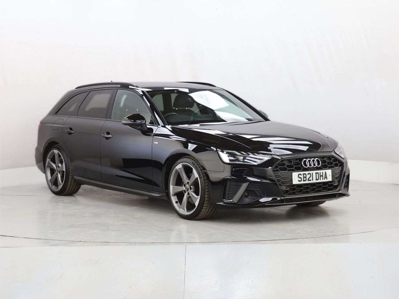 A 2021 AUDI A4 AVANT 2.0 TFSI 35 Black Edition Estate 5dr Petrol S Tronic Euro 6 (s/s) (150 ps) A 2021 AUDI A4 AVANT 2.0 TFSI 35 Black Edition Estate 5dr Petrol S Tronic Euro 6 (s/s) (150 ps)