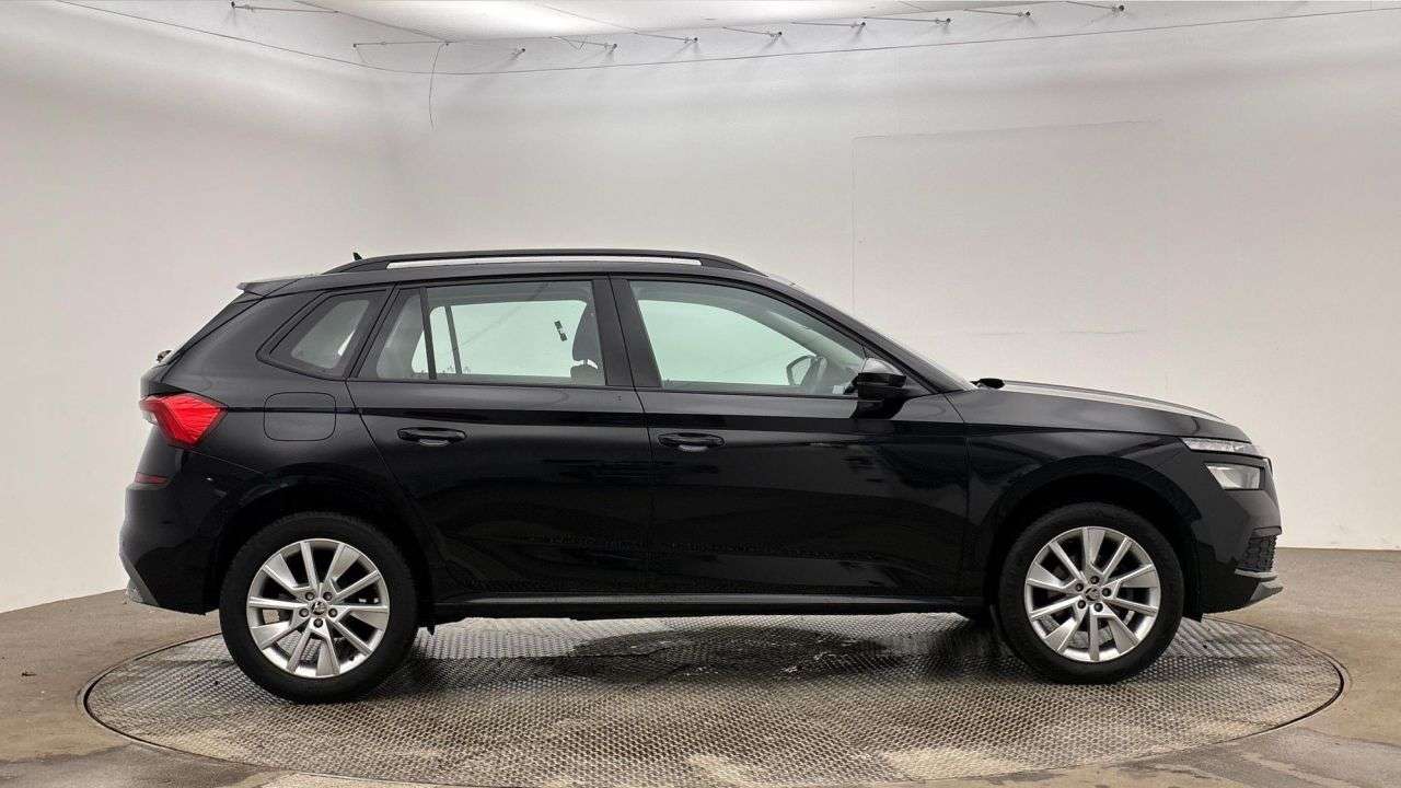 A 2023 SKODA KAMIQ 1.0 TSI SE SUV 5dr Petrol Manual Euro 6 (s/s) (95 ps) A 2023 SKODA KAMIQ 1.0 TSI SE SUV 5dr Petrol Manual Euro 6 (s/s) (95 ps)