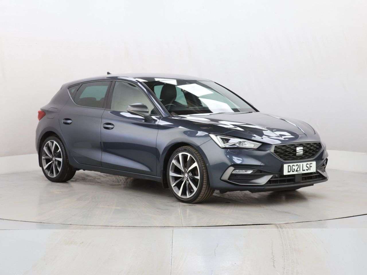 A 2021 SEAT LEON 1.5 TSI EVO FR Sport Hatchback 5dr Petrol Manual Euro 6 (s/s) (150 ps) A 2021 SEAT LEON 1.5 TSI EVO FR Sport Hatchback 5dr Petrol Manual Euro 6 (s/s) (150 ps)