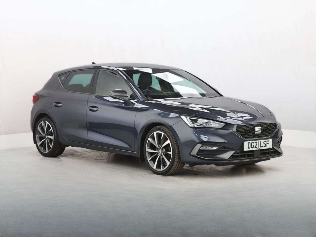 A 2021 SEAT LEON 1.5 TSI EVO FR Sport Hatchback 5dr Petrol Manual Euro 6 (s/s) (150 ps) A 2021 SEAT LEON 1.5 TSI EVO FR Sport Hatchback 5dr Petrol Manual Euro 6 (s/s) (150 ps)