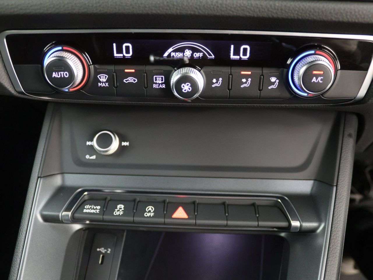 2019 AUDI Q3 2019 AUDI Q3
