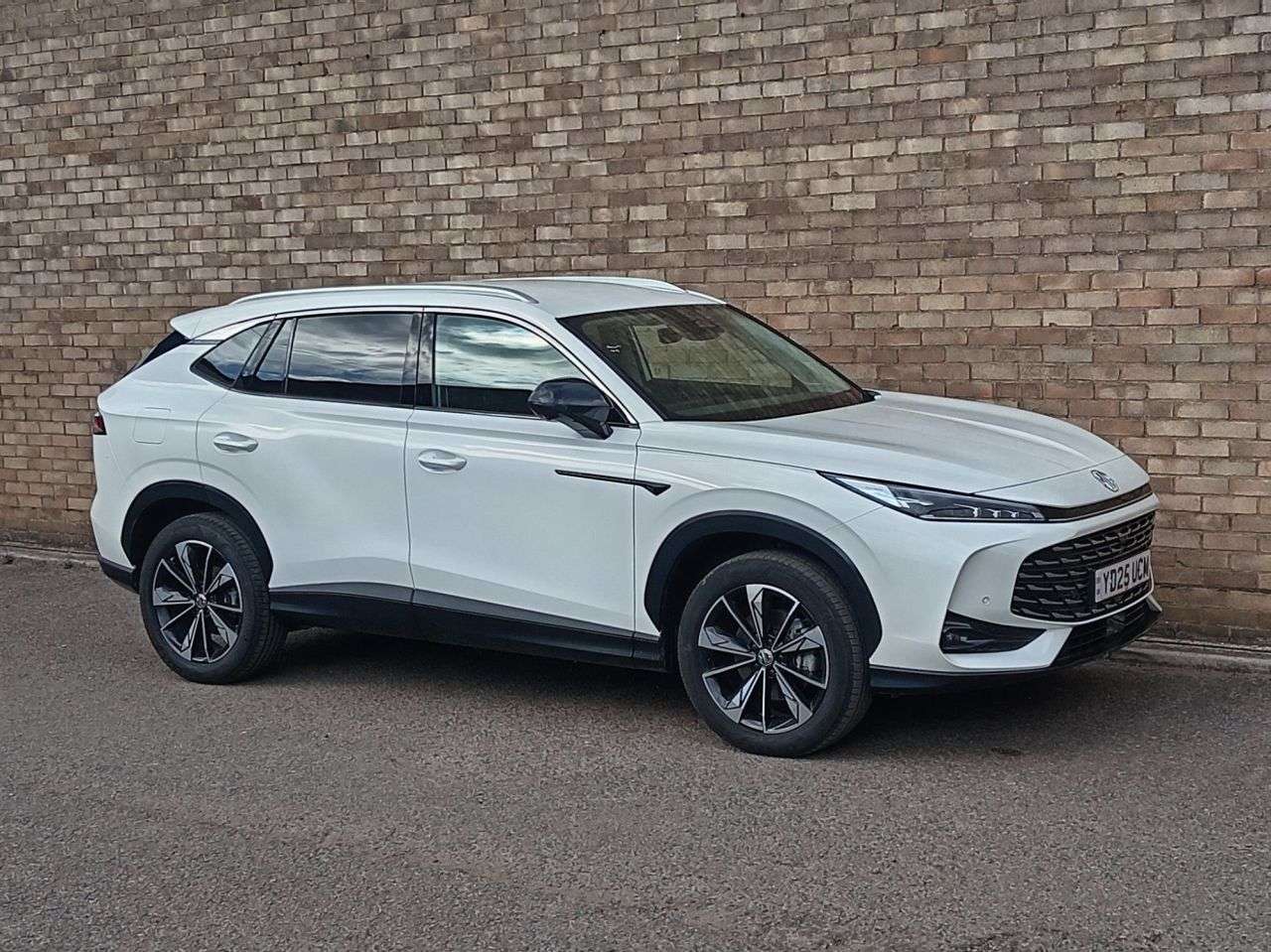 A 2025 MG MG HS 1.5 T-GDI Trophy SUV 5dr Petrol Manual Euro 6 (s/s) (169 ps) A 2025 MG MG HS 1.5 T-GDI Trophy SUV 5dr Petrol Manual Euro 6 (s/s) (169 ps)