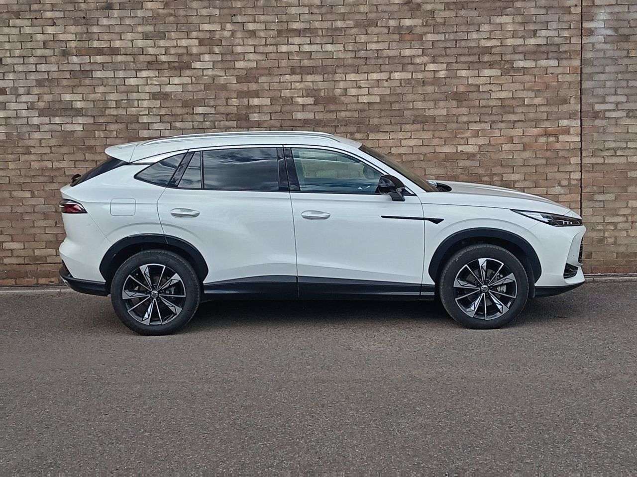 A 2025 MG MG HS 1.5 T-GDI Trophy SUV 5dr Petrol Manual Euro 6 (s/s) (169 ps) A 2025 MG MG HS 1.5 T-GDI Trophy SUV 5dr Petrol Manual Euro 6 (s/s) (169 ps)