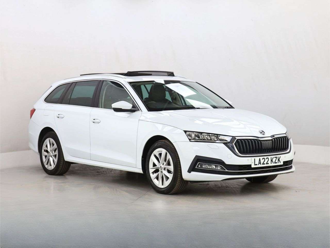 A 2022 SKODA OCTAVIA 1.4 TSI iV 13kWh SE L Estate 5dr Petrol Plug-in Hybrid DSG Euro 6 (s/s) (20 A 2022 SKODA OCTAVIA 1.4 TSI iV 13kWh SE L Estate 5dr Petrol Plug-in Hybrid DSG Euro 6 (s/s) (20