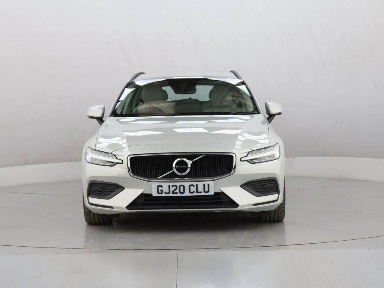 A 2020 VOLVO V60 2.0 T4 Momentum Plus Estate 5dr Petrol Auto Euro 6 (s/s) (190 ps) A 2020 VOLVO V60 2.0 T4 Momentum Plus Estate 5dr Petrol Auto Euro 6 (s/s) (190 ps)