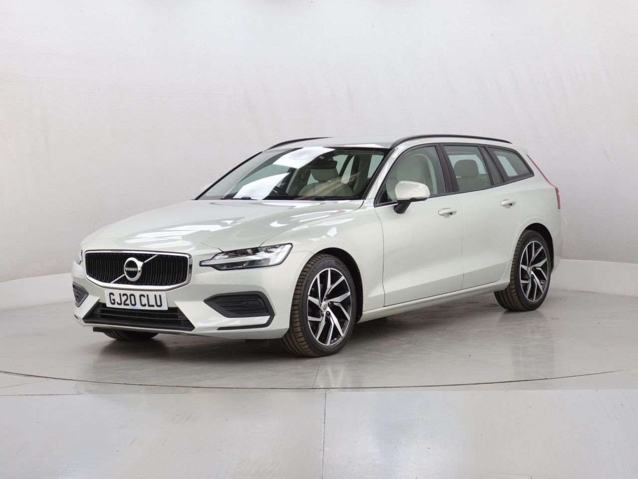 A 2020 VOLVO V60 2.0 T4 Momentum Plus Estate 5dr Petrol Auto Euro 6 (s/s) (190 ps) A 2020 VOLVO V60 2.0 T4 Momentum Plus Estate 5dr Petrol Auto Euro 6 (s/s) (190 ps)