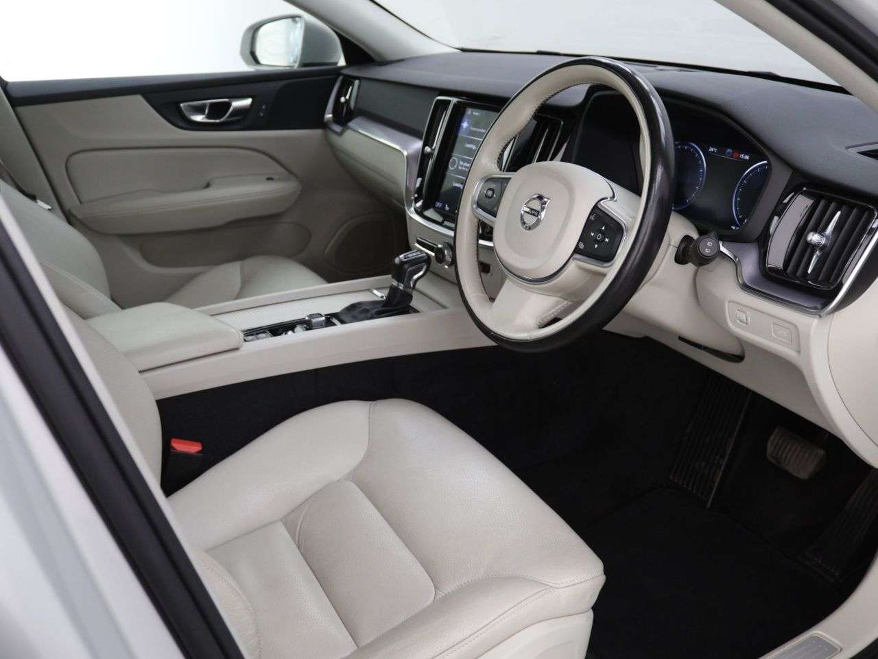 2020 VOLVO V60 2020 VOLVO V60