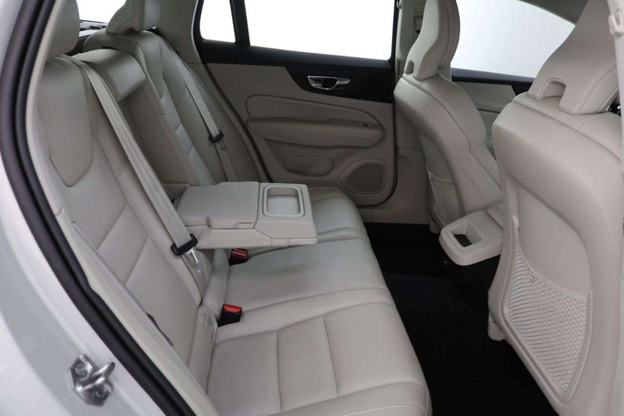 2020 VOLVO V60 2020 VOLVO V60