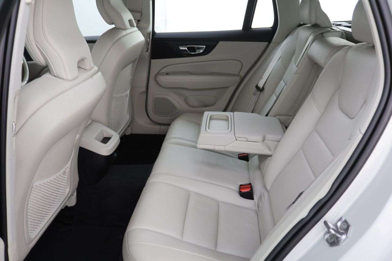 2020 VOLVO V60 2020 VOLVO V60
