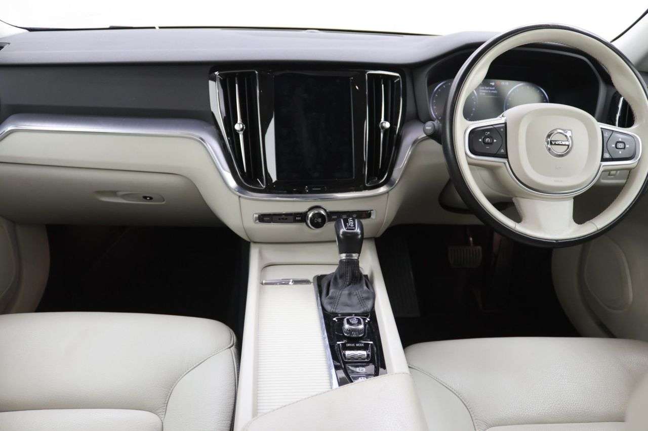 2020 VOLVO V60 2020 VOLVO V60